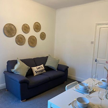 Kitchener - Wonderful 2-Bedroom Apt Sleeps 5 Free Parking Free Wifi Gateshead Exterior photo