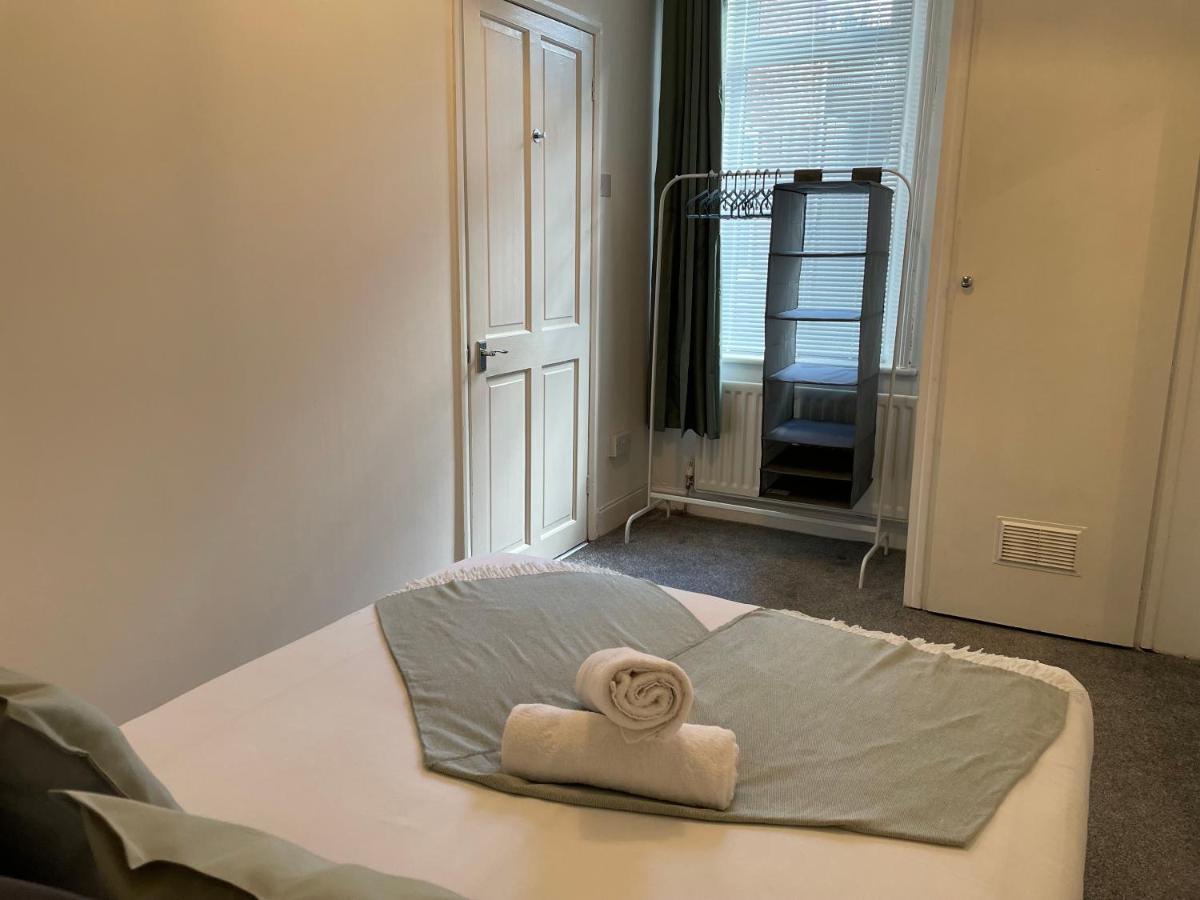 Kitchener - Wonderful 2-Bedroom Apt Sleeps 5 Free Parking Free Wifi Gateshead Exterior photo