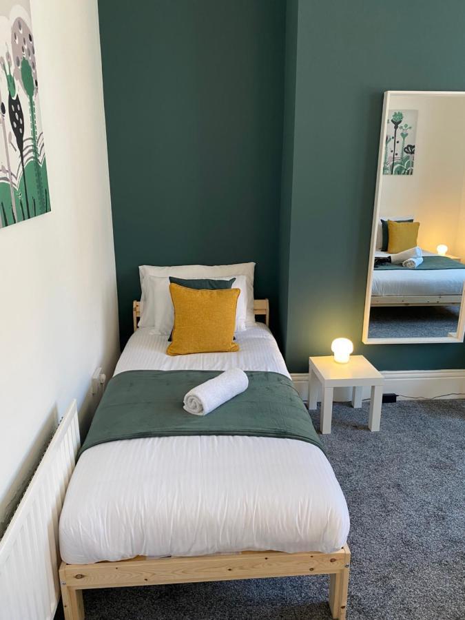 Kitchener - Wonderful 2-Bedroom Apt Sleeps 5 Free Parking Free Wifi Gateshead Exterior photo