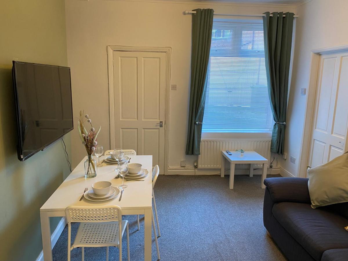 Kitchener - Wonderful 2-Bedroom Apt Sleeps 5 Free Parking Free Wifi Gateshead Exterior photo